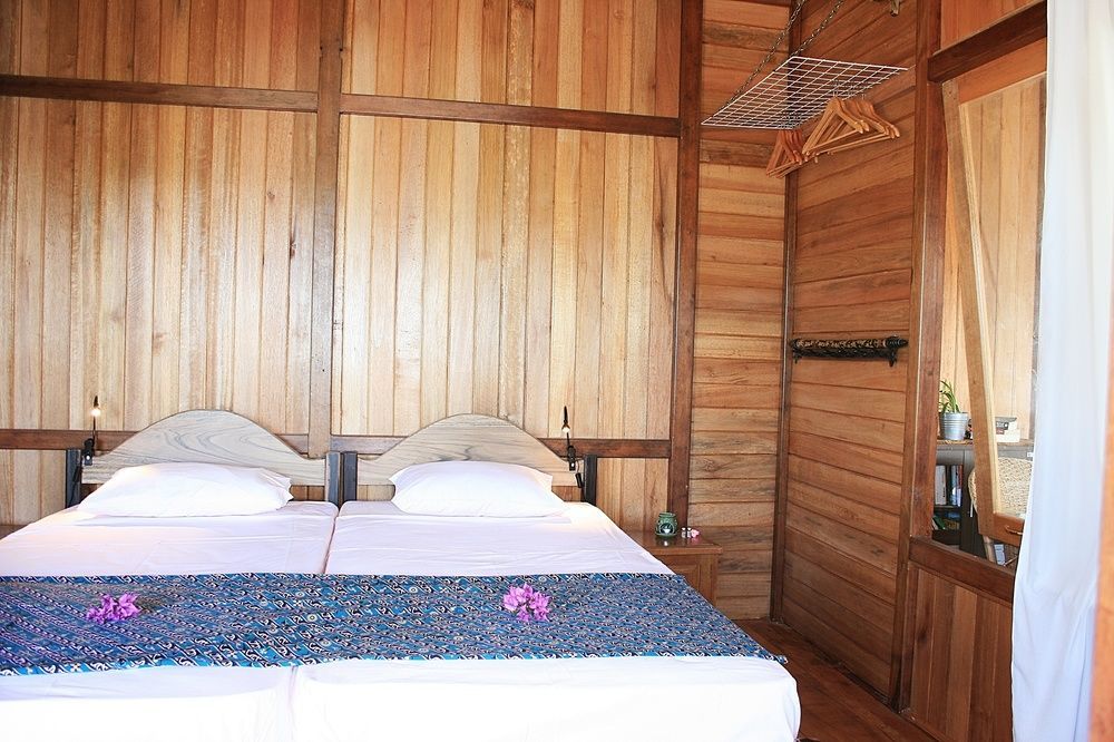 Onong Resort Siladen Island Exterior photo