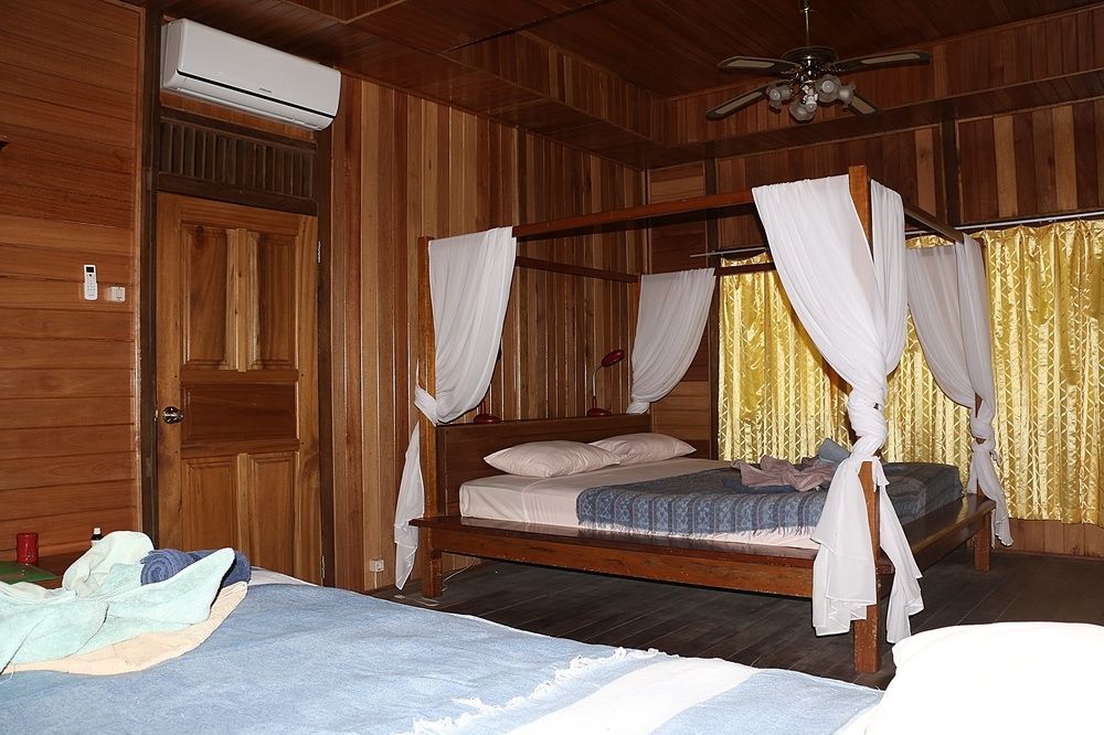 Onong Resort Siladen Island Exterior photo