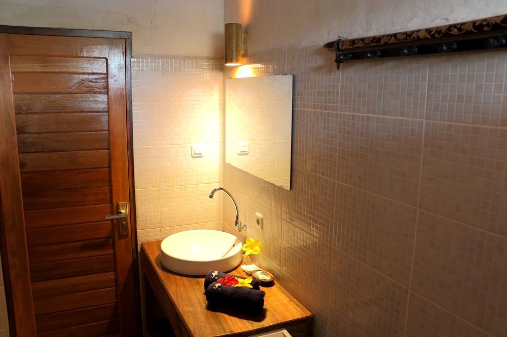 Onong Resort Siladen Island Exterior photo