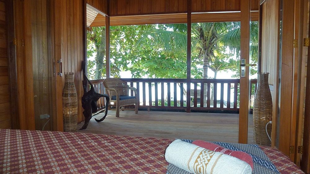 Onong Resort Siladen Island Exterior photo