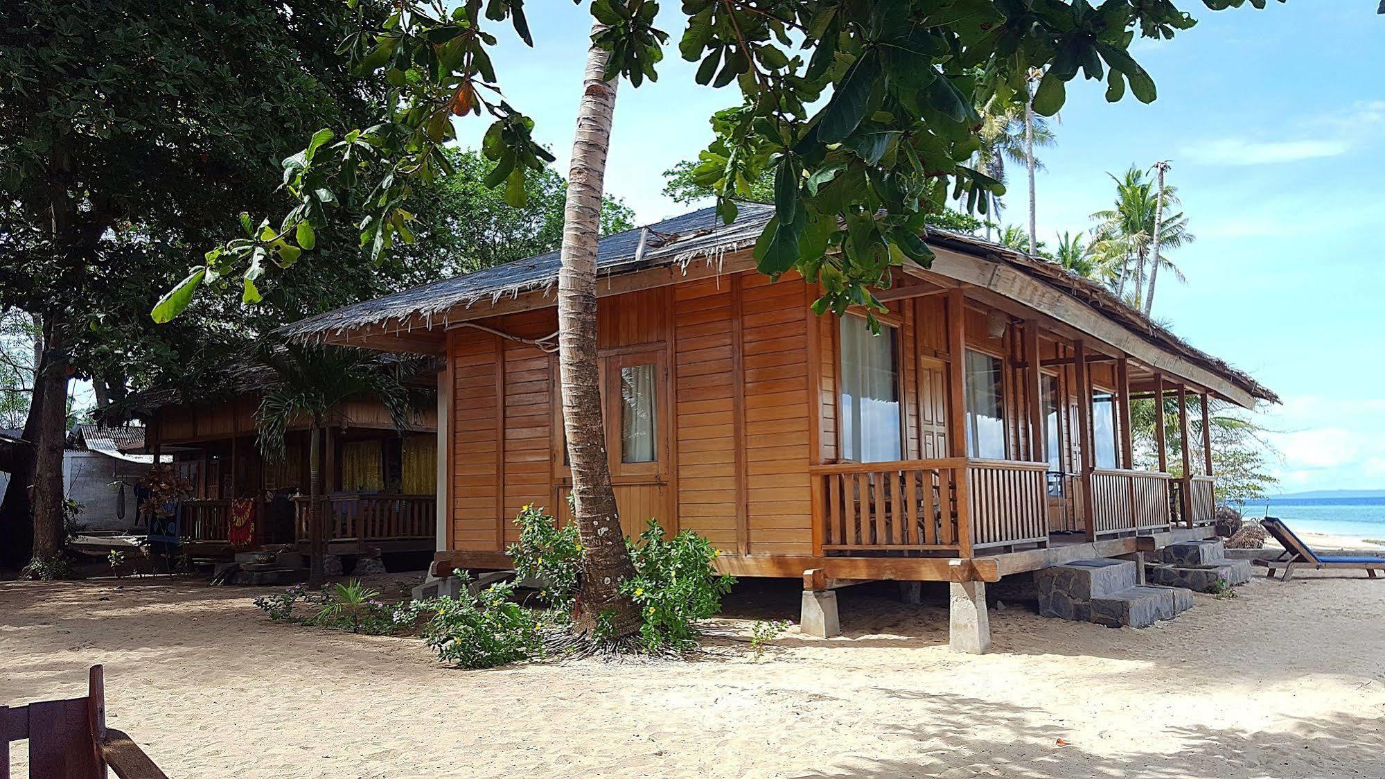 Onong Resort Siladen Island Exterior photo