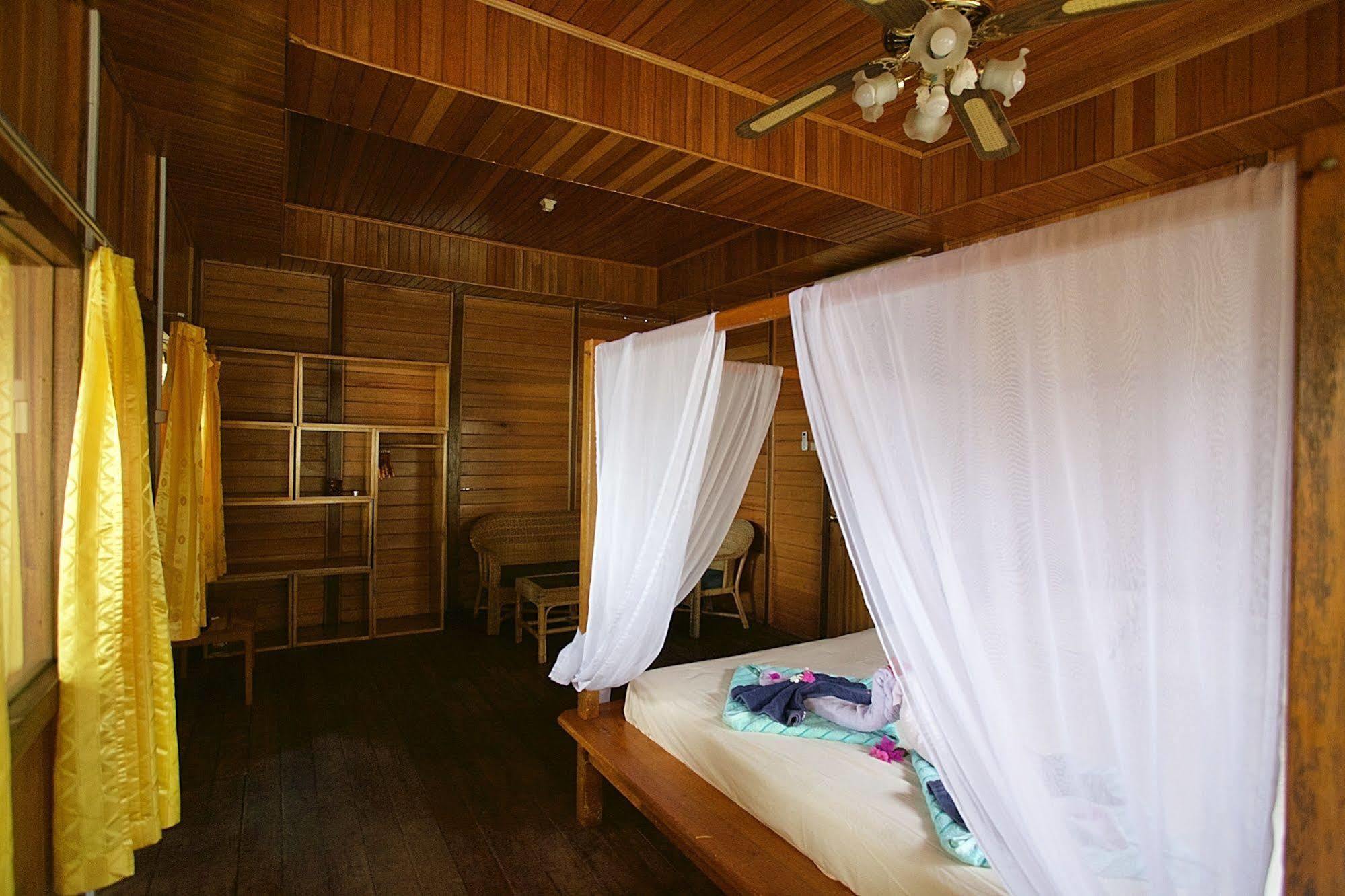 Onong Resort Siladen Island Exterior photo