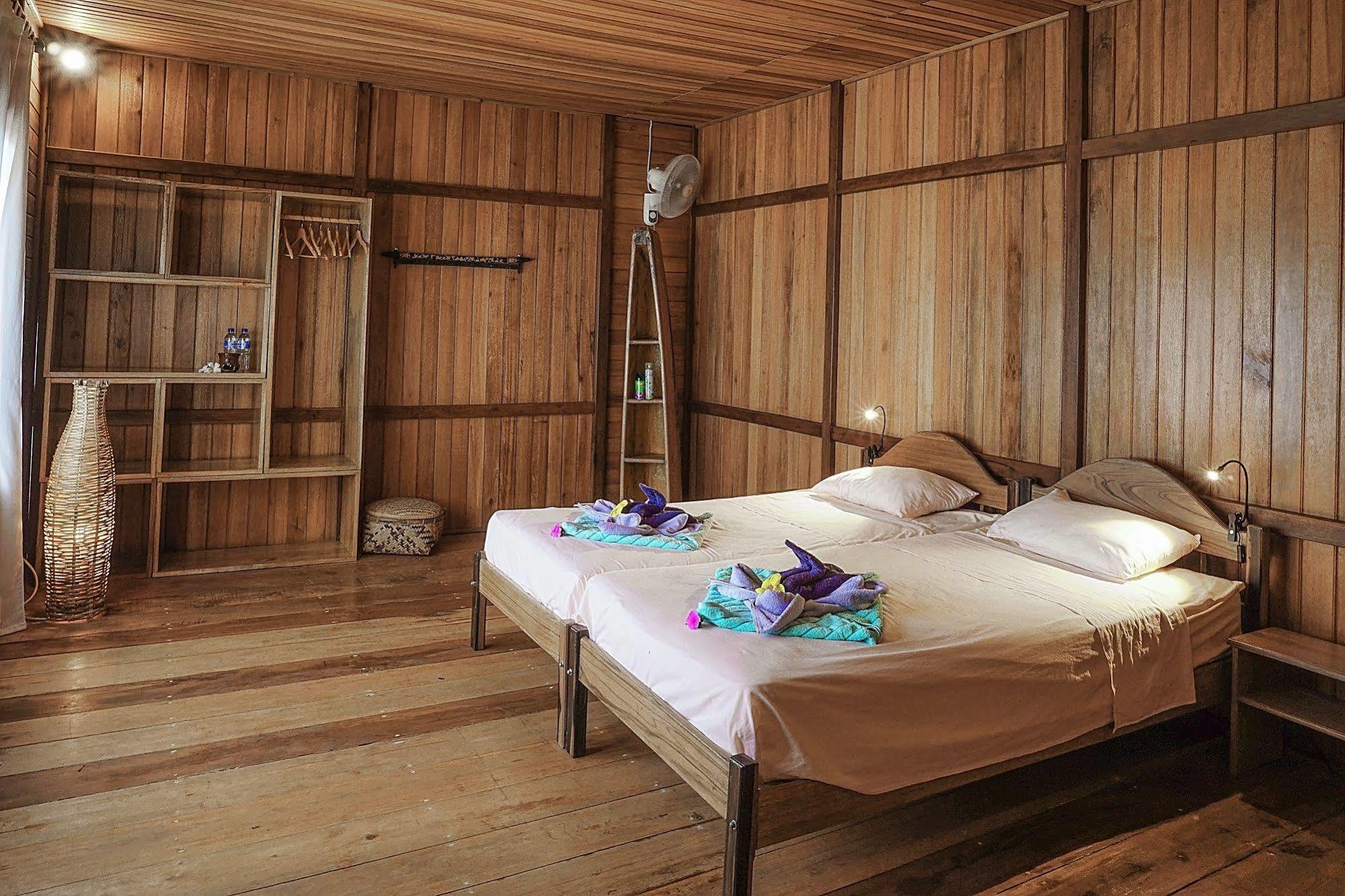 Onong Resort Siladen Island Exterior photo