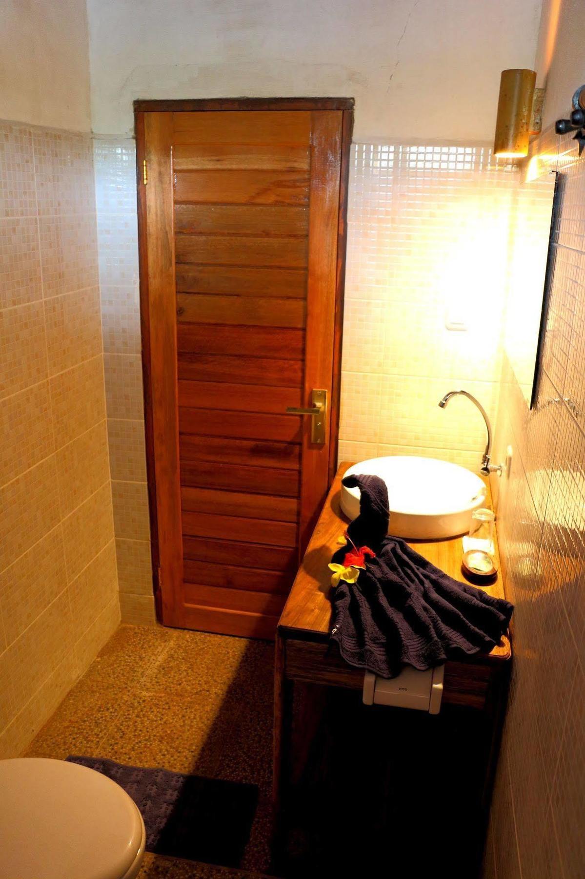 Onong Resort Siladen Island Exterior photo
