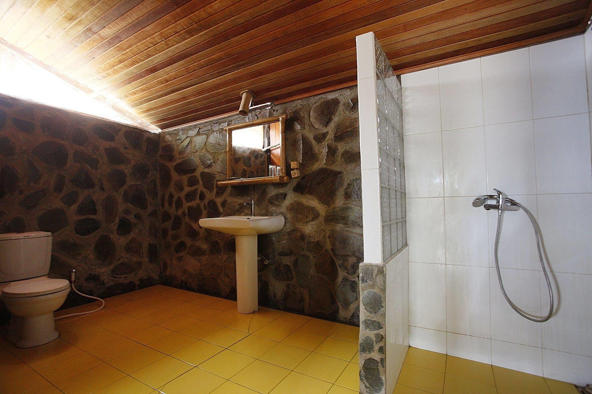 Onong Resort Siladen Island Exterior photo