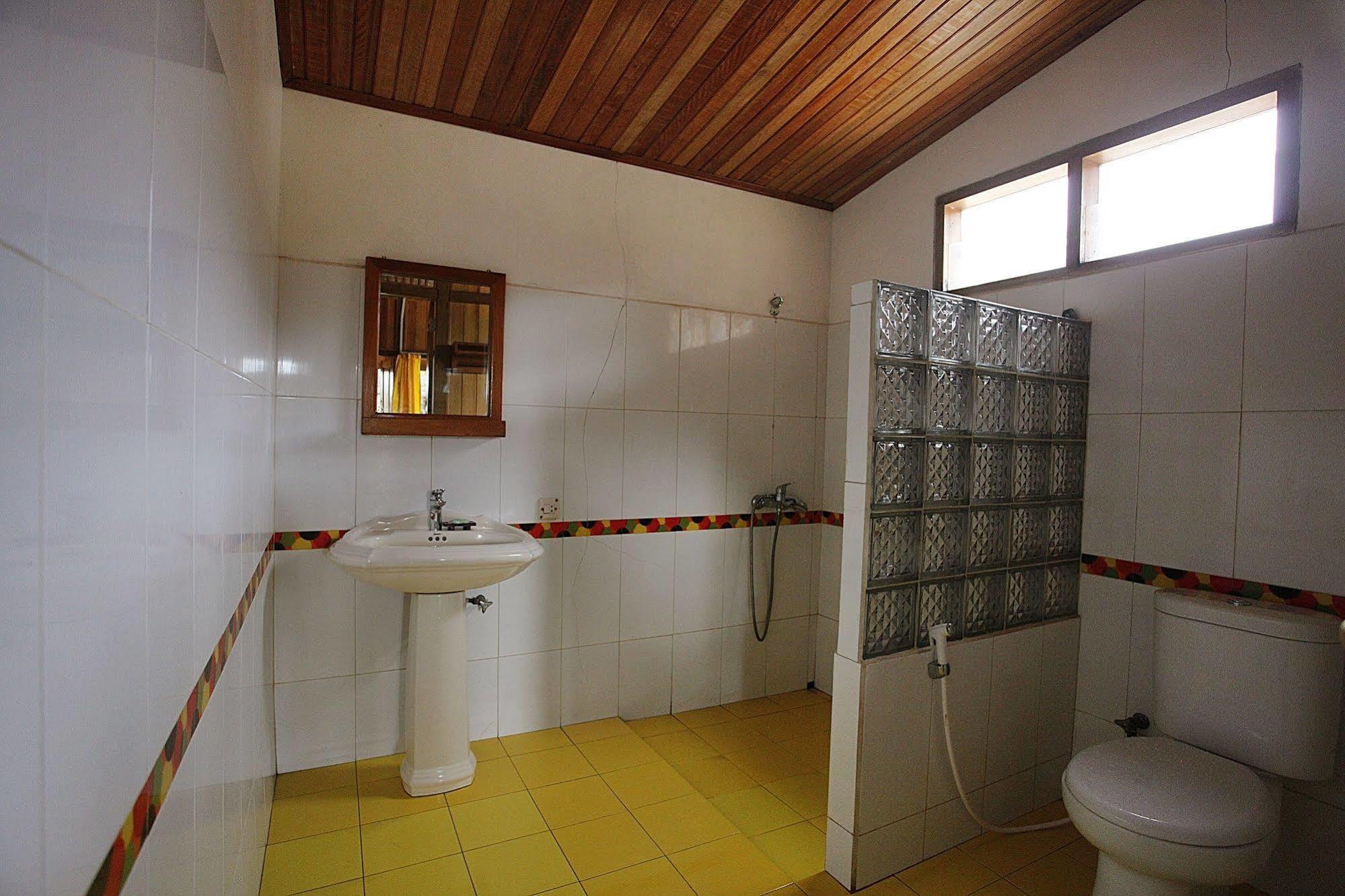 Onong Resort Siladen Island Exterior photo