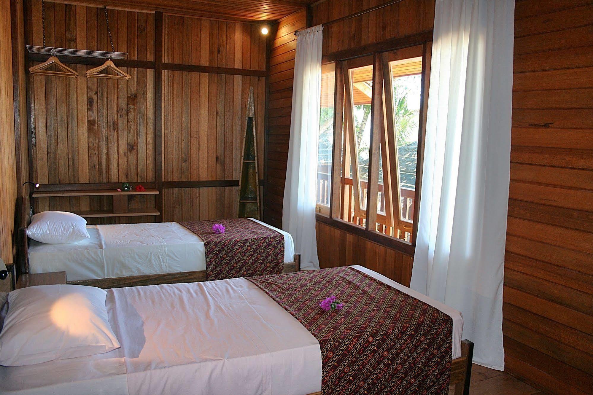 Onong Resort Siladen Island Exterior photo