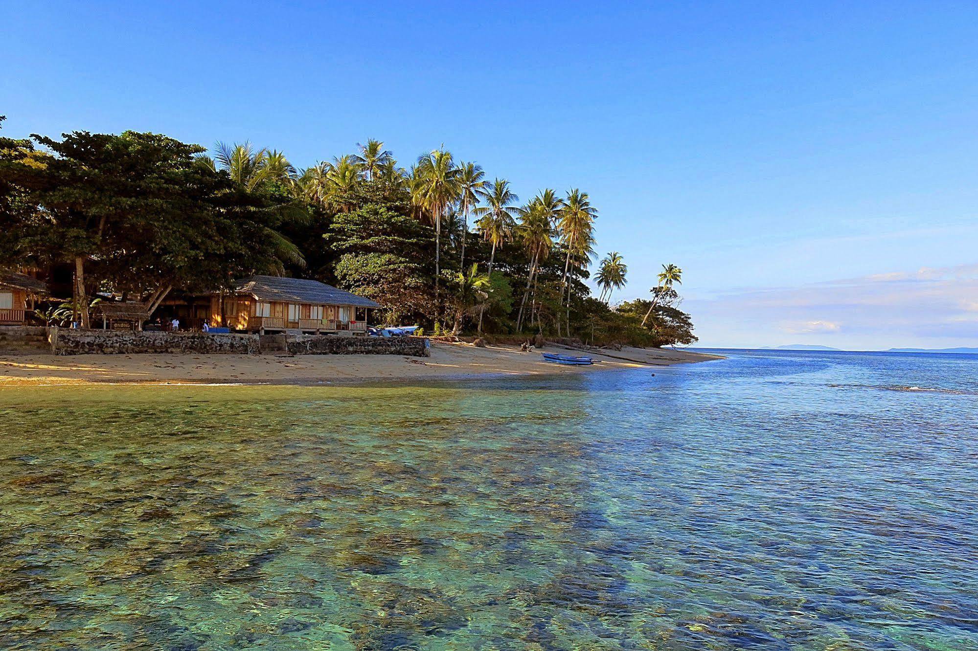 Onong Resort Siladen Island Exterior photo