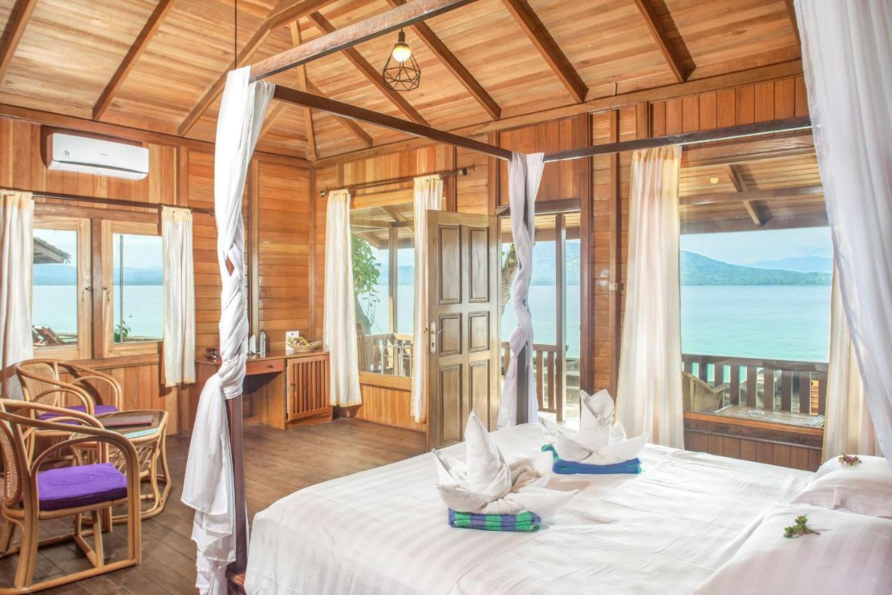 Onong Resort Siladen Island Exterior photo