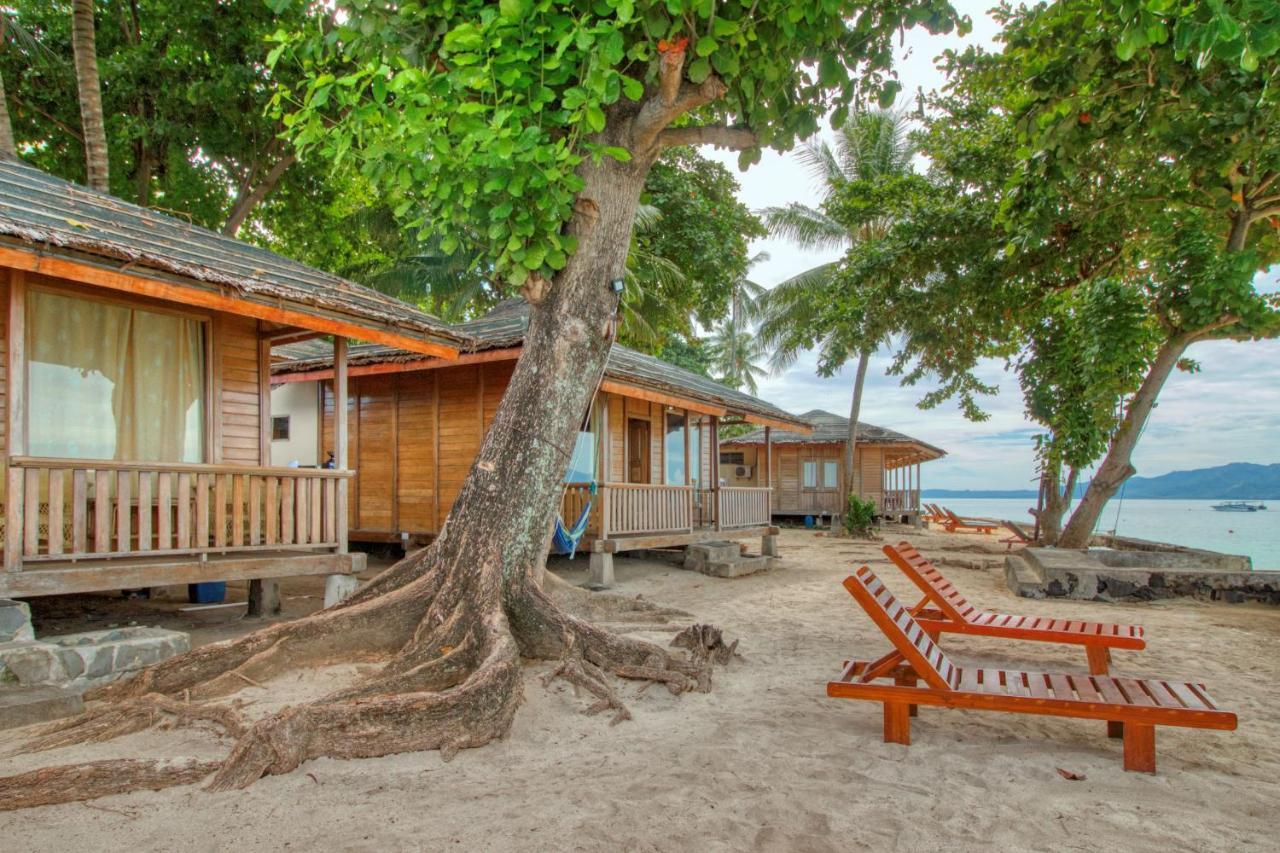 Onong Resort Siladen Island Exterior photo