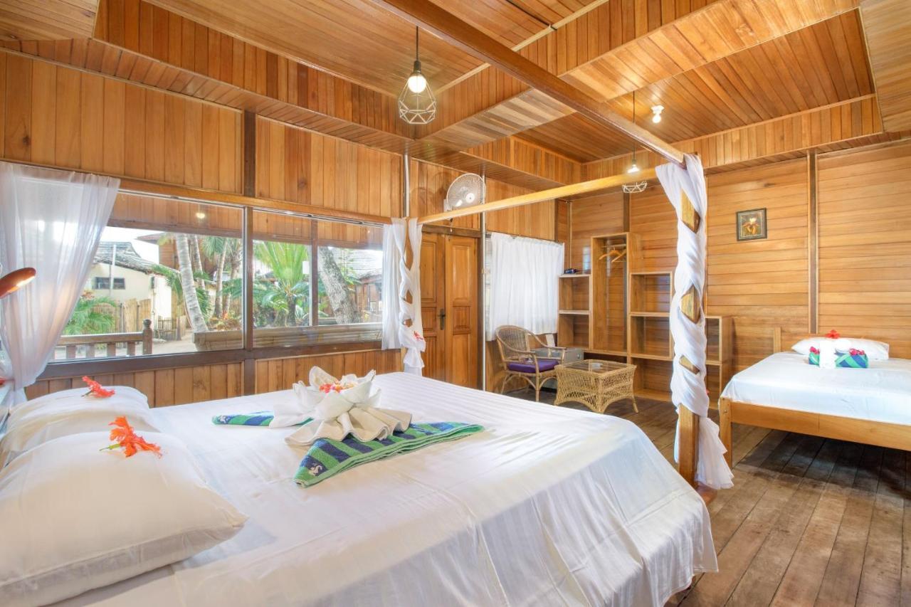 Onong Resort Siladen Island Exterior photo