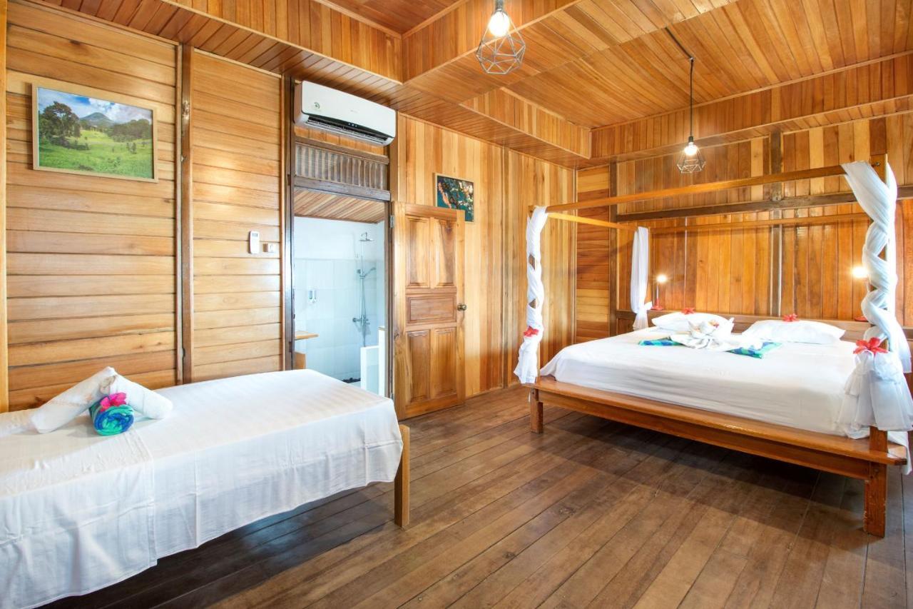 Onong Resort Siladen Island Exterior photo