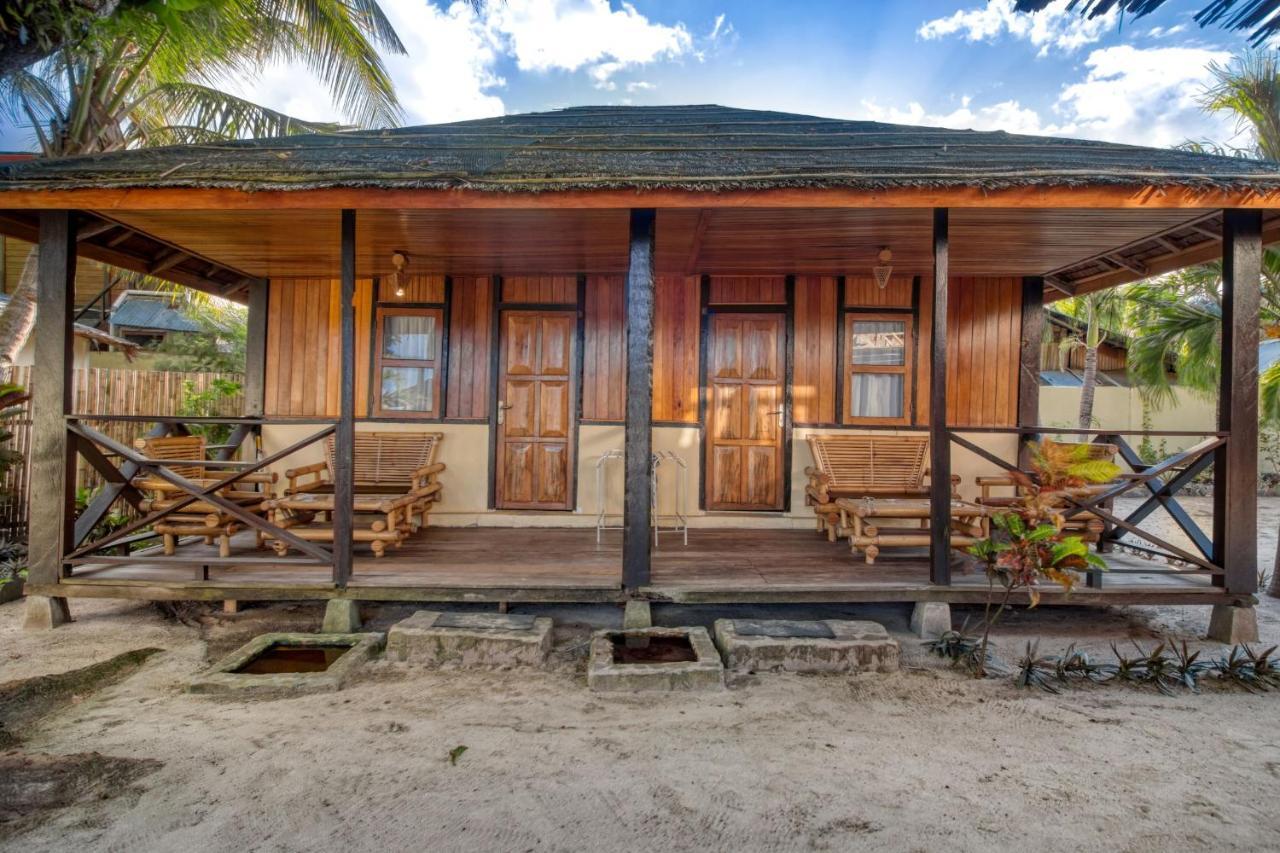 Onong Resort Siladen Island Exterior photo