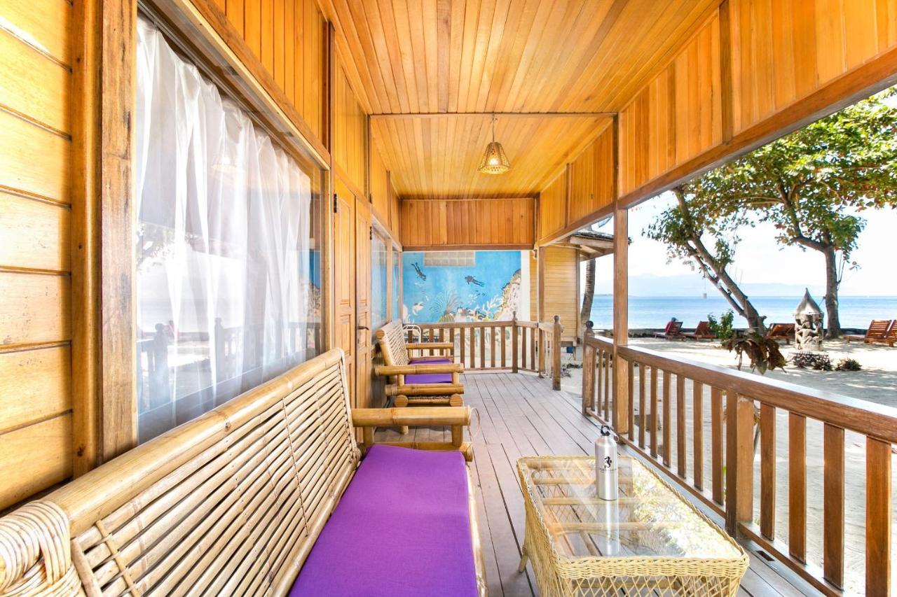 Onong Resort Siladen Island Exterior photo
