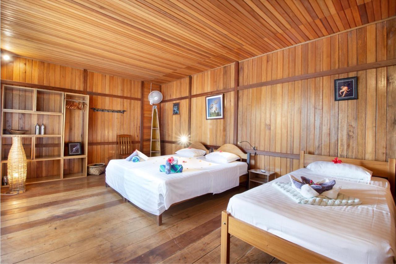 Onong Resort Siladen Island Exterior photo