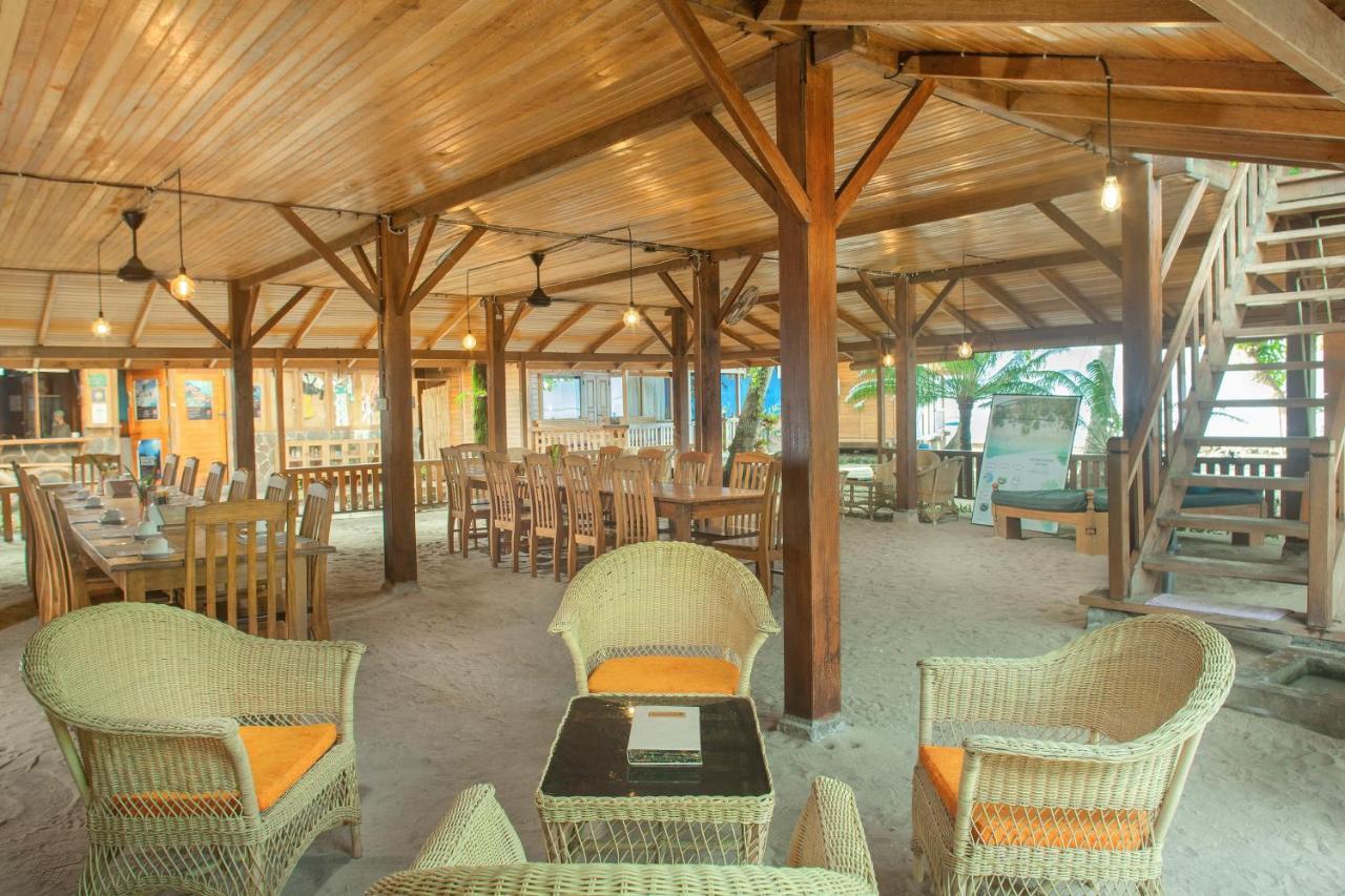 Onong Resort Siladen Island Exterior photo